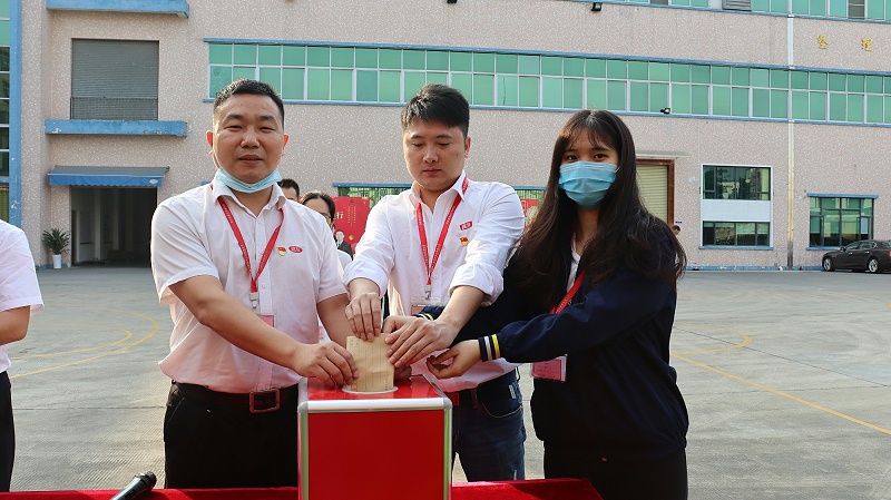 “我为嘉人献爱心活动”mgm金狮会贵宾线路为困难嘉人举行爱心募捐活动 (5)