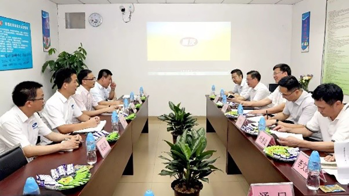 石碣镇委书记来访广东mgm金狮会贵宾线路有限公司