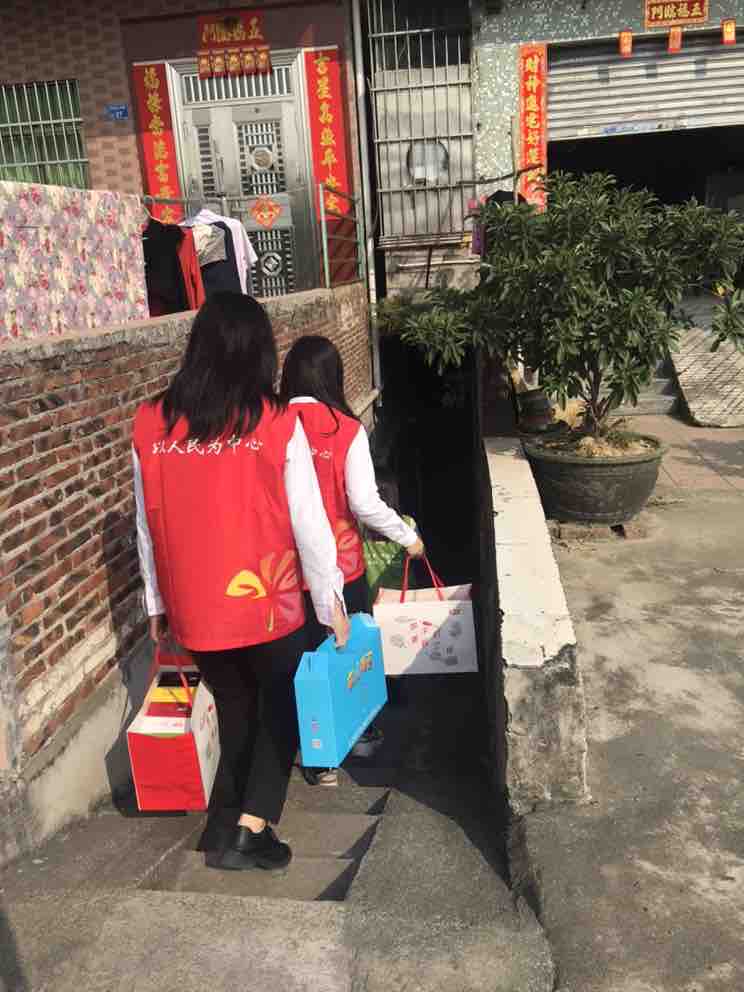 慰问孤寡老人 嘉友浓浓关怀暖人心