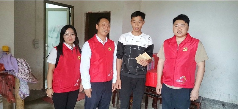 嘉人力所能及献爱心，接力困难员工携手共济 (3)